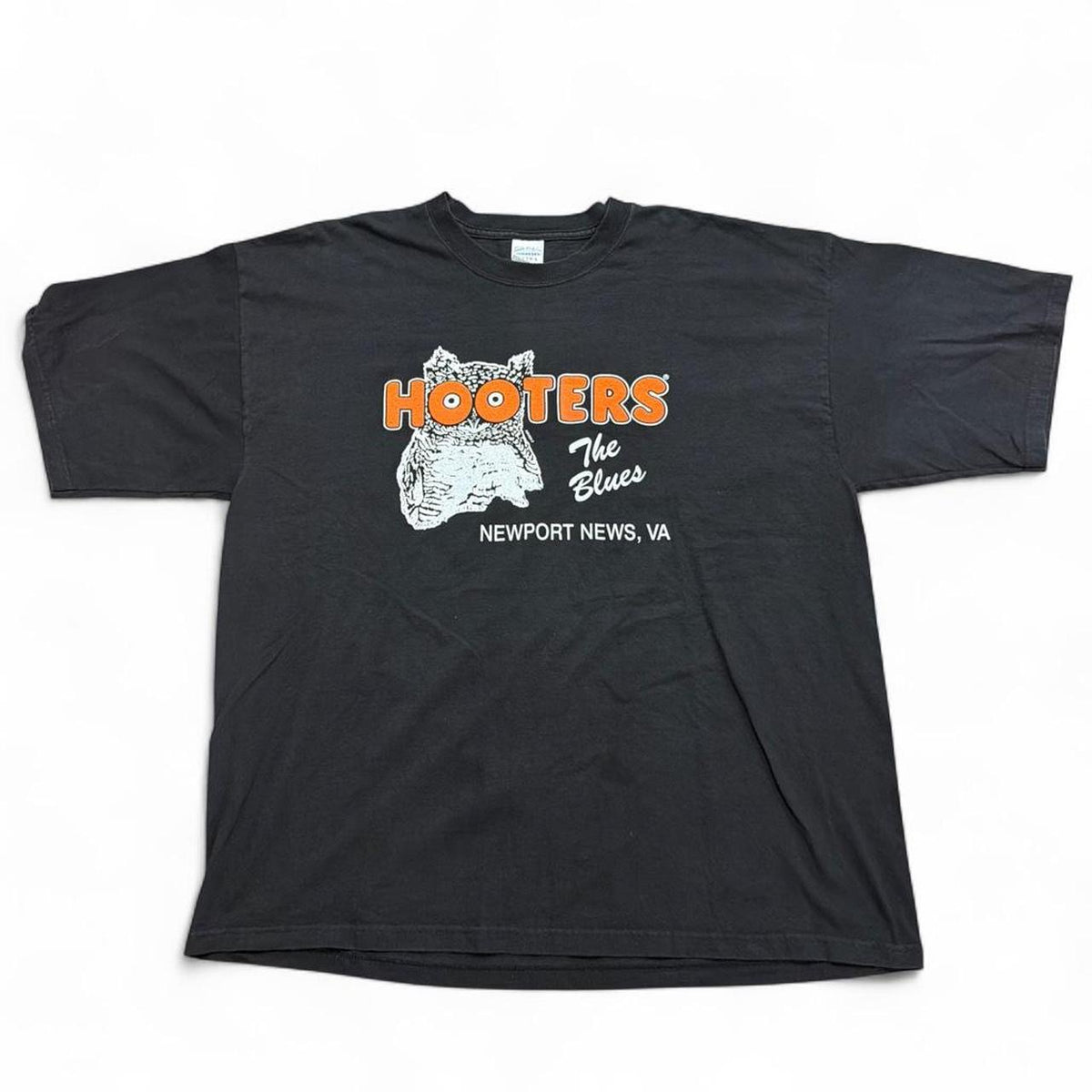 Hooters Vintage T-Shirt — front